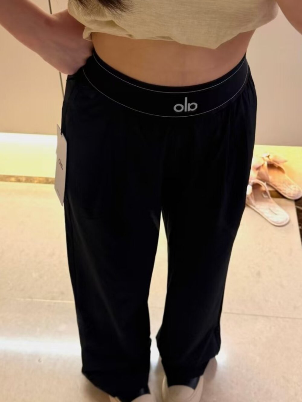 NWT 🍉Alo Yoga Suit Up Wide-Leg Pants (Regular) Premium Casual 🍋 - Picture 7 of 7